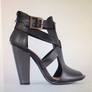 Bamboo 4 1/2 inch heel peep toe shoes